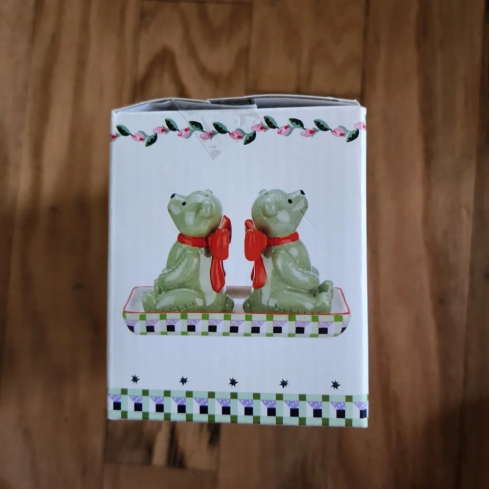 Cath Kidston Green Christmas Bears Salt & Pepper Shakers Set in Ceramic Tray NEW